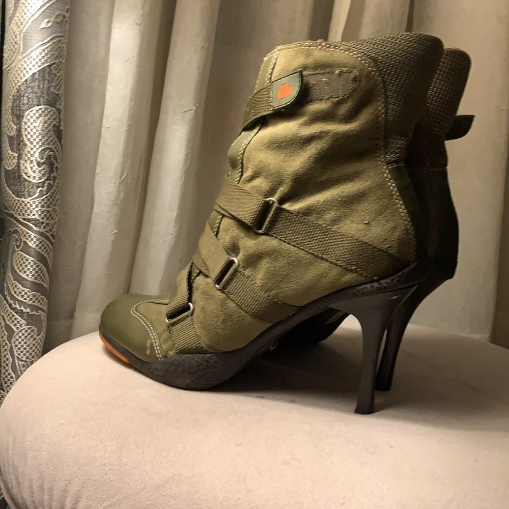 Heeled boots - Picture 2 of 12